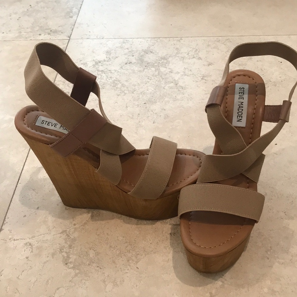 Steve Madden Nude wedges